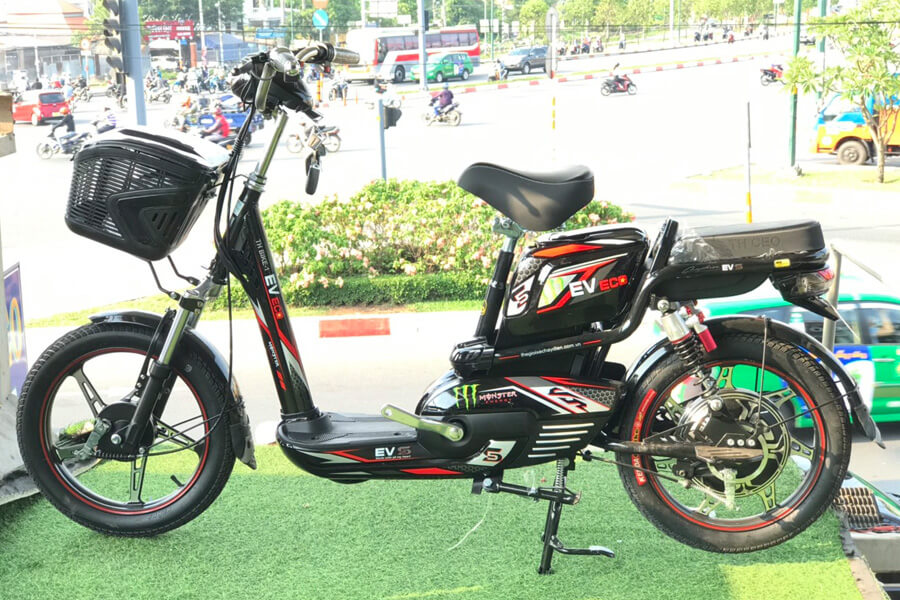 Động cơ ổn định, di chuyển êm ái qua mọi địa hình