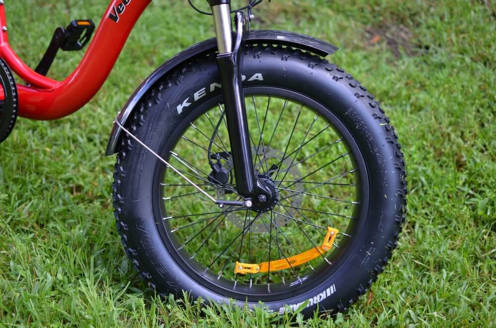 Chiếc xe sử dụng lốp béo an toàn
